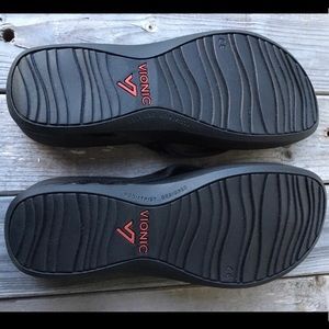 Vionic sandals size 9